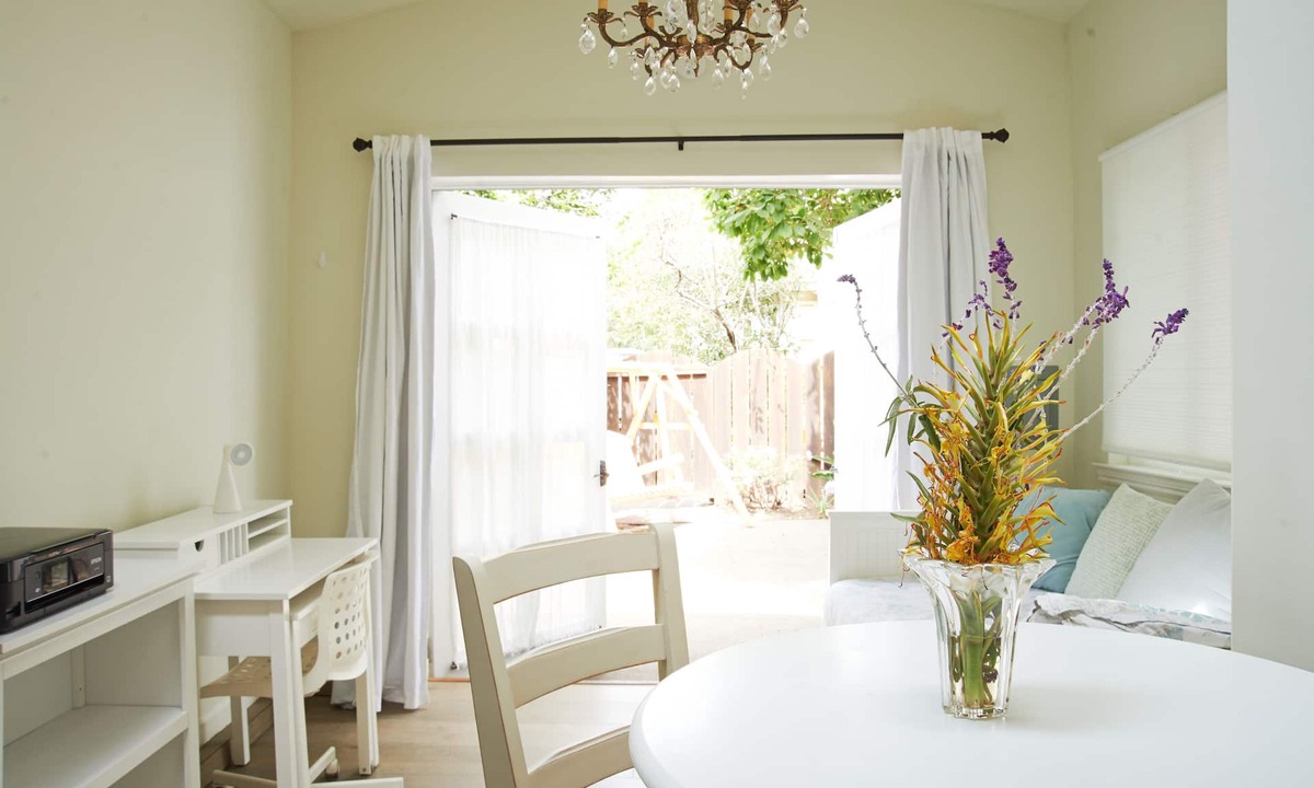 Claremont Cottage | Peaceful Cottage Among Berkeley Mansions