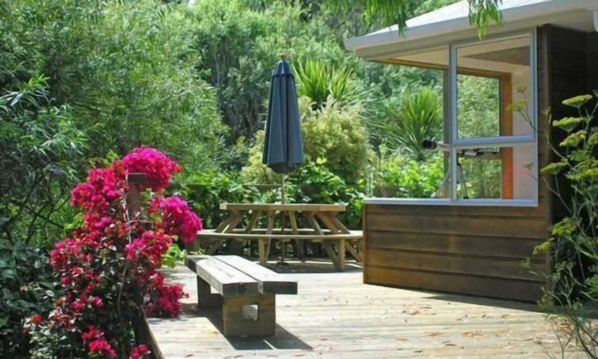 Otaki Beach House | Peaceful cottage beside the Waitohu Stream