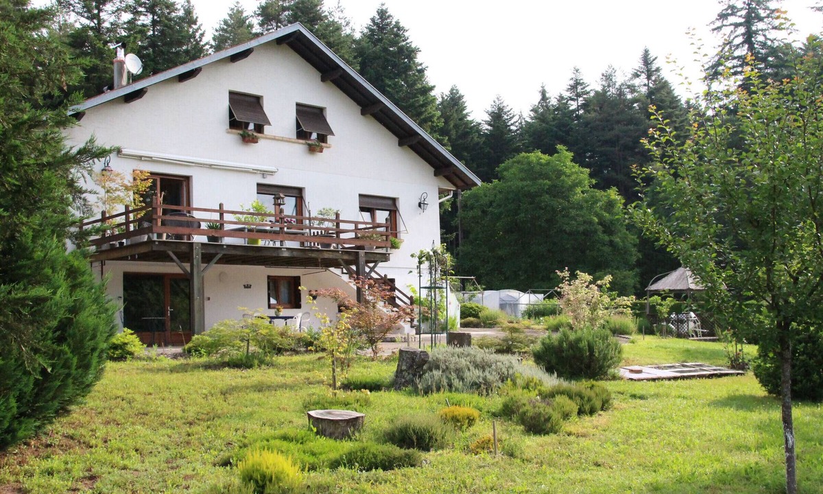 La Bourgonce Cottage | Peaceful cottage in forest with terrace, 4 people