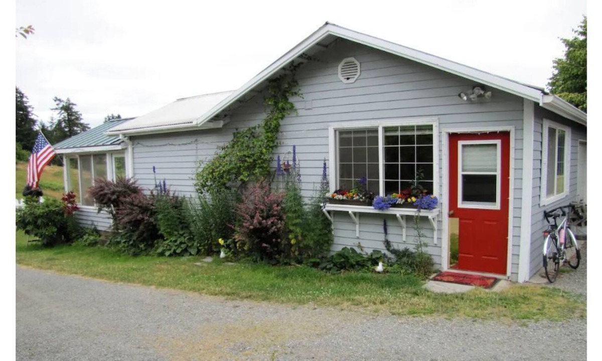 Friday Harbor Cottage | Peaceful Cottage on 15 acre Farm