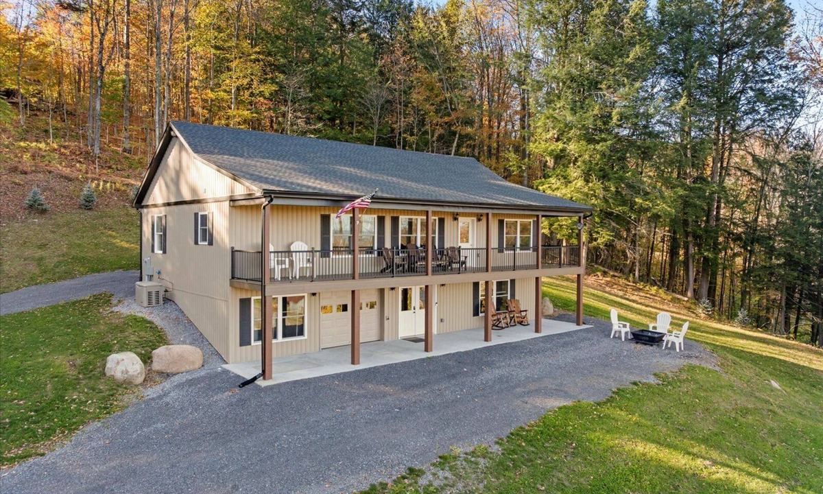Turin House | Peaceful Country Getaway w/Hot Tub & Trails
