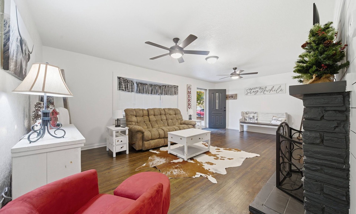 Wichita House | Peaceful, cozy home with firepit
