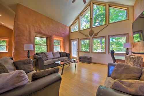 Carbondale House | Peaceful Custom Carbondale Home w/Deck, Near SIU!