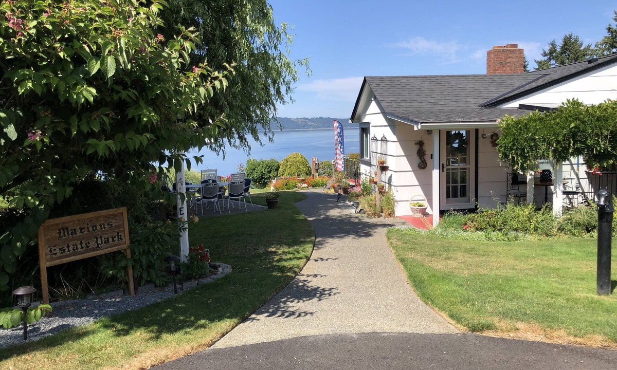 Tacoma Cottage | Peaceful Dash Point Cottage - Panoramic Water and Mountain Views
