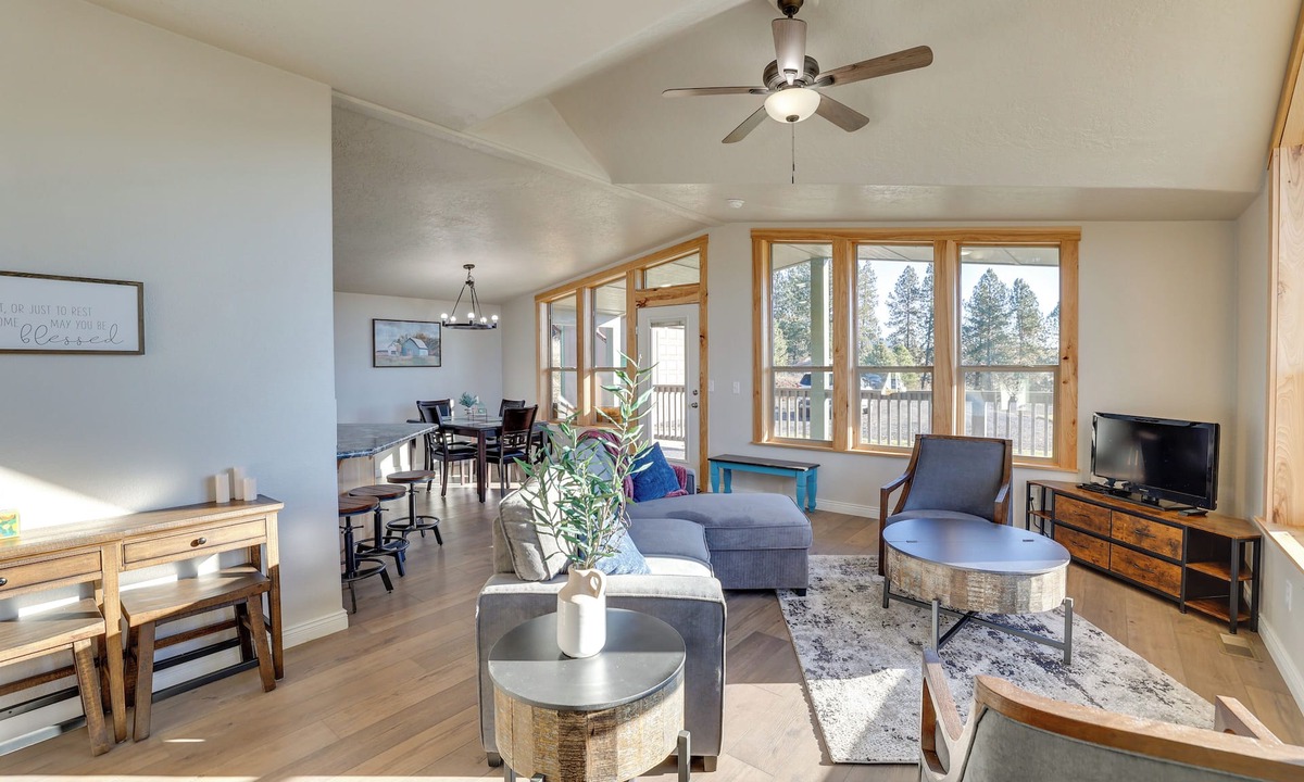 Harvard Cottage | Peaceful Deary Vacation Rental w/Deck & Views!