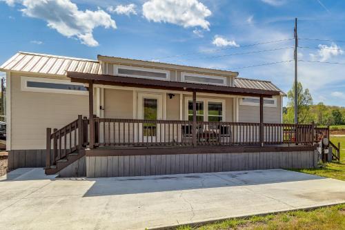 Morganton House | Peaceful Deck & Pool Access! Blue Ridge Tiny Home