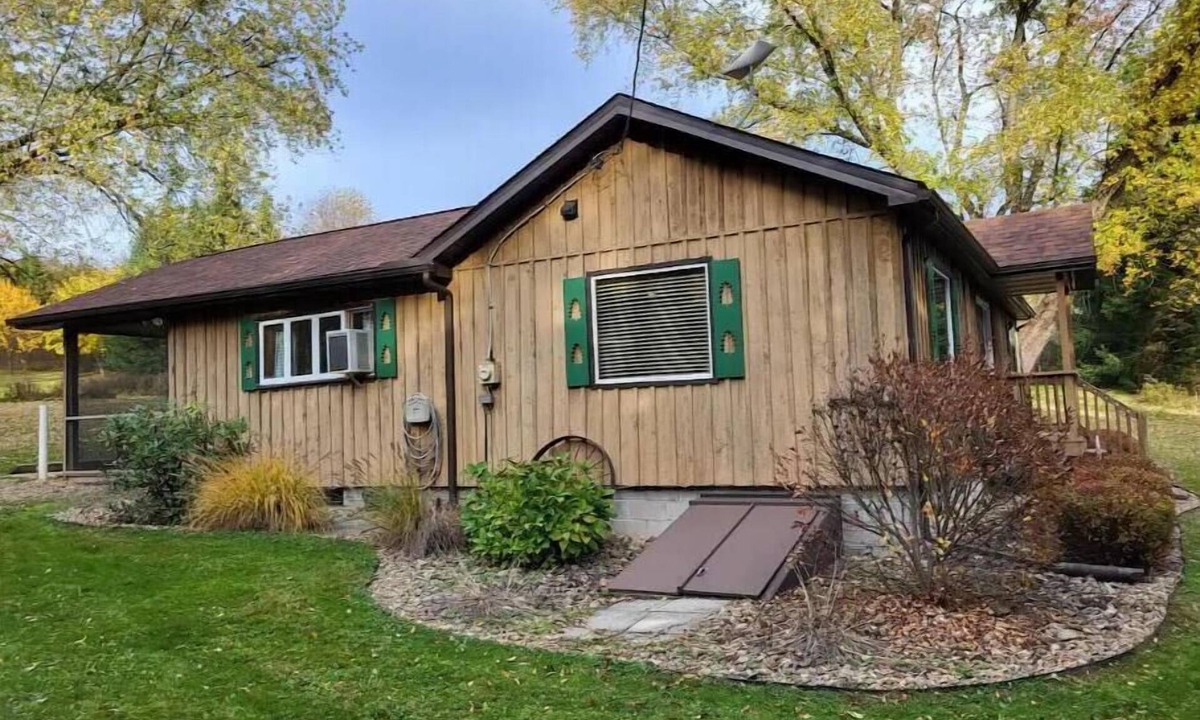 Chapmanville Cabin | Peaceful Deer View Cabin 2 BR