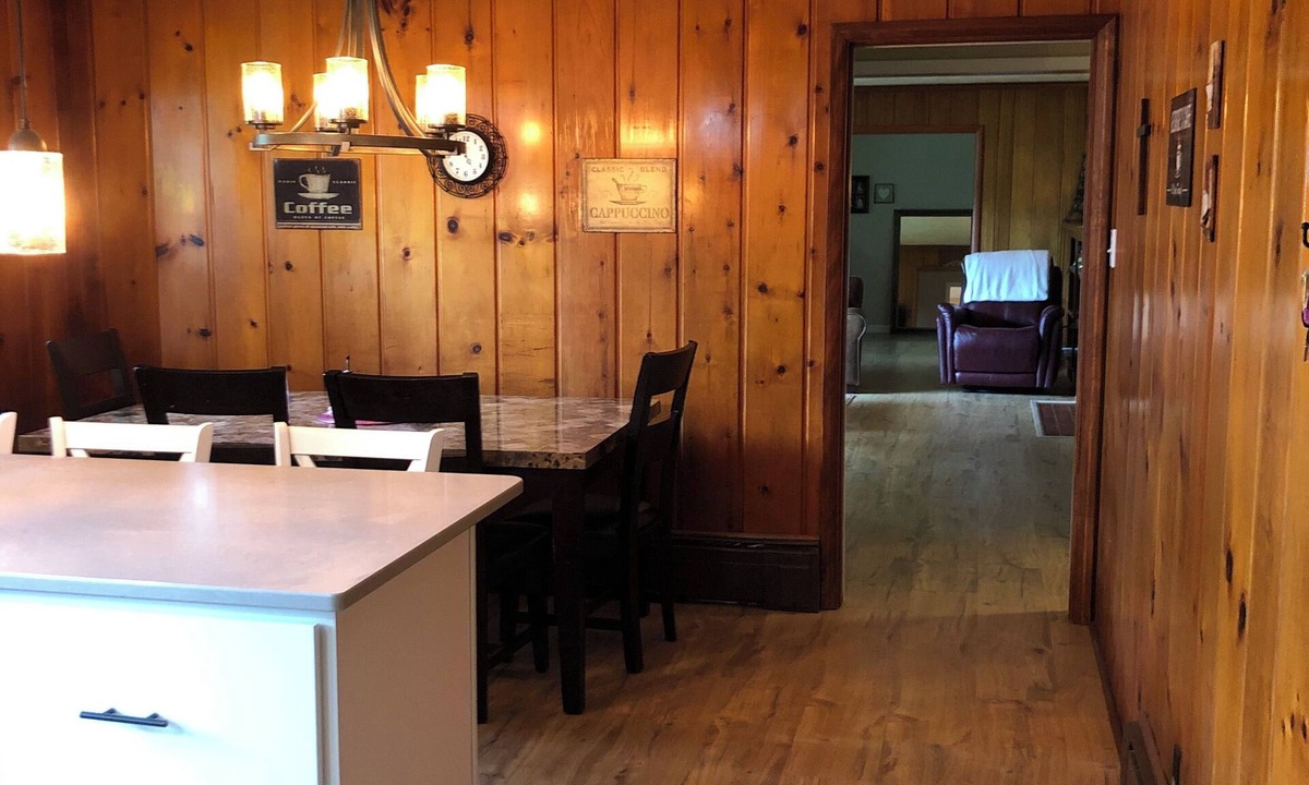 North Terre Haute House | Peaceful Easy Feeling- 4 bedrooms 3 bathrooms