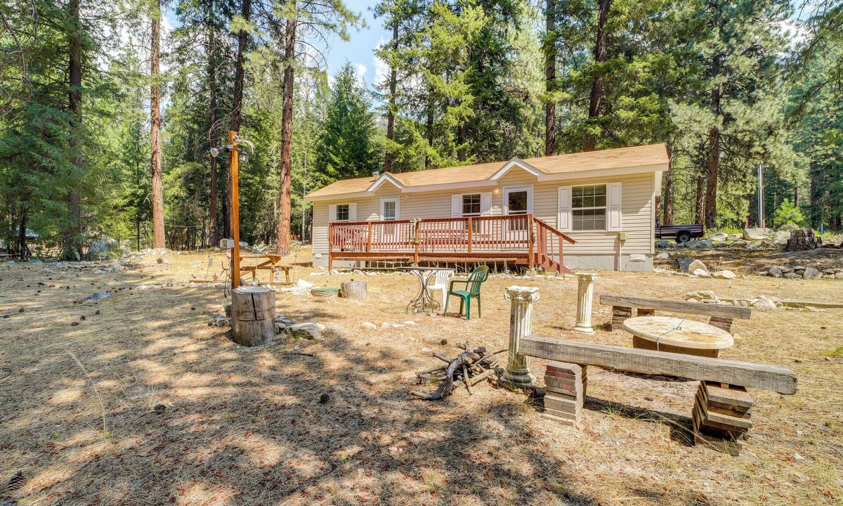 Ardenvoir Cabin | Peaceful Entiat Home: Pets Welcome!