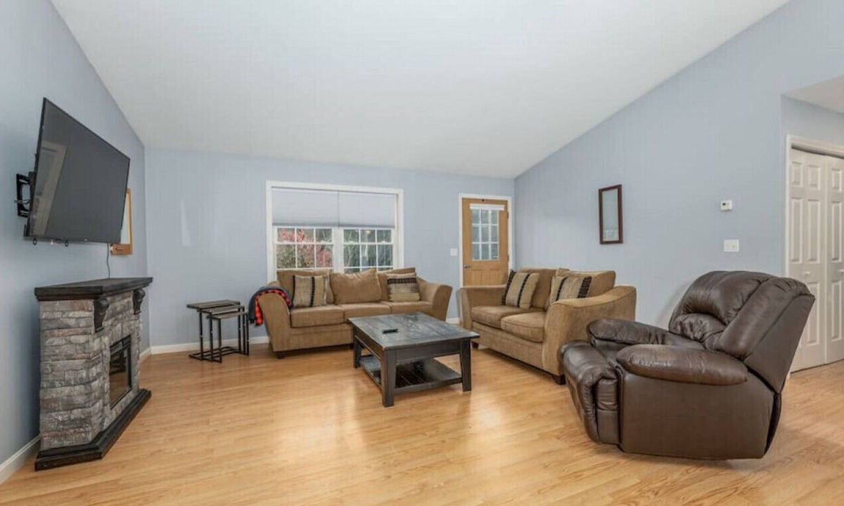 Holden House | Peaceful Escape On Davis Pond | 3 Beds | Sleeps 6