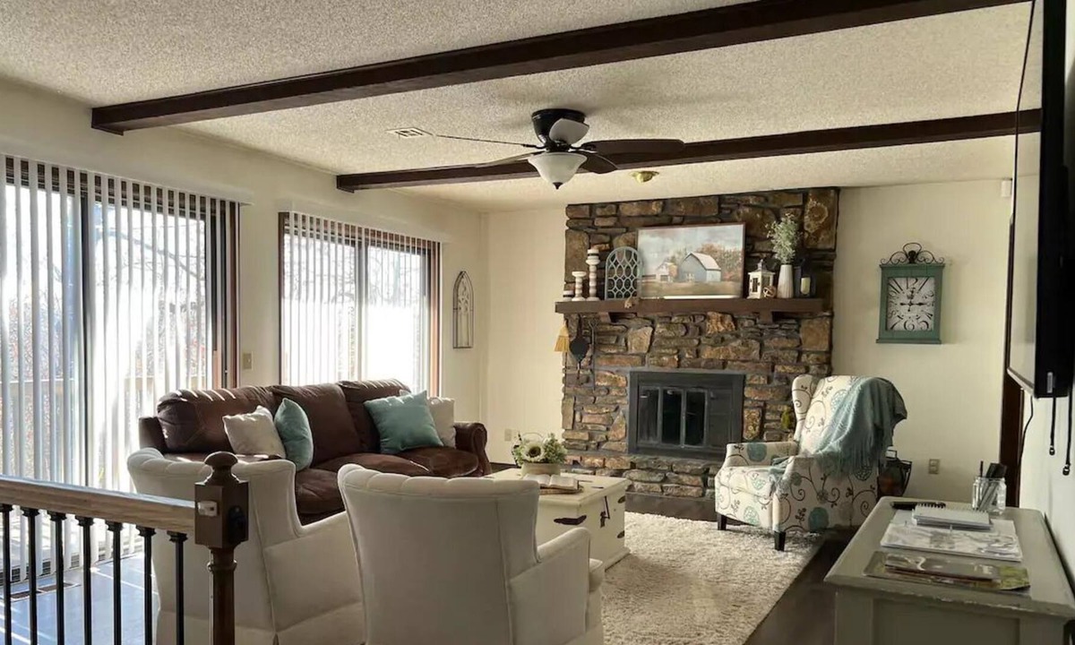 Bella Vista House | Peaceful Escape: Welcoming Home close to the Lake and Trails