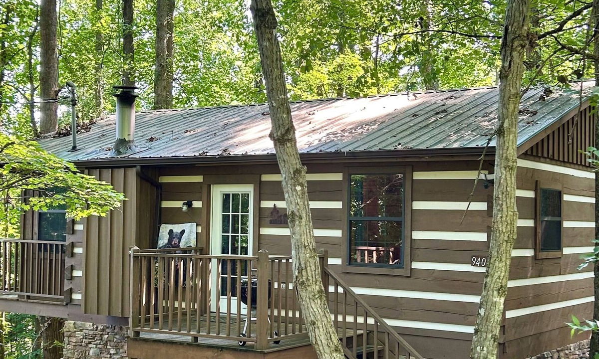 Townsend Cabin | Peaceful, extremely clean Treehouse cottage 10 min. from National Park entrance