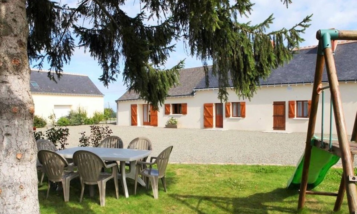 Saint-Laurent-de-Lin Cottage | Peaceful farmhouse between rivers and vineyards, pets allowed