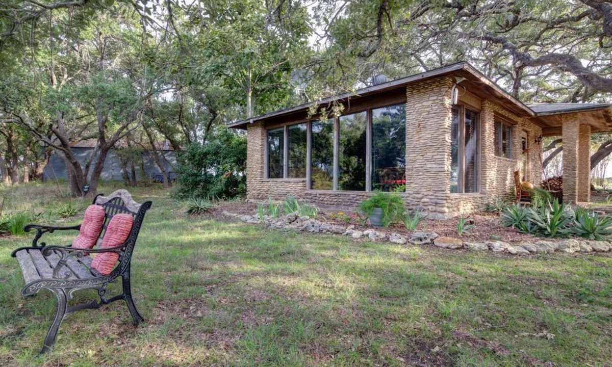 Georgetown Cabin | Peaceful Farm Cabin for Couples | TX Hill Country