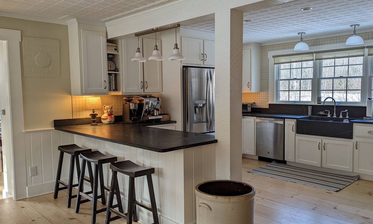 Lincoln House | Peaceful Farmhouse on the River