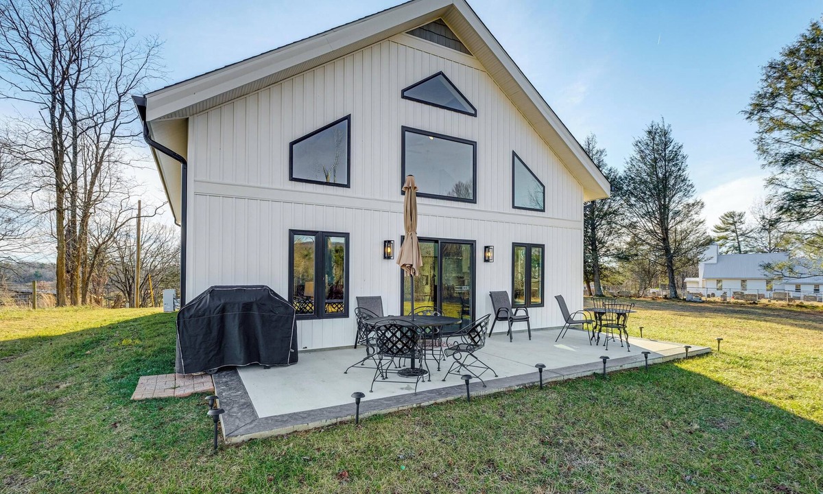 Blacksburg House | Peaceful Farmhouse Retreat 6 Mi to Virginia Tech!