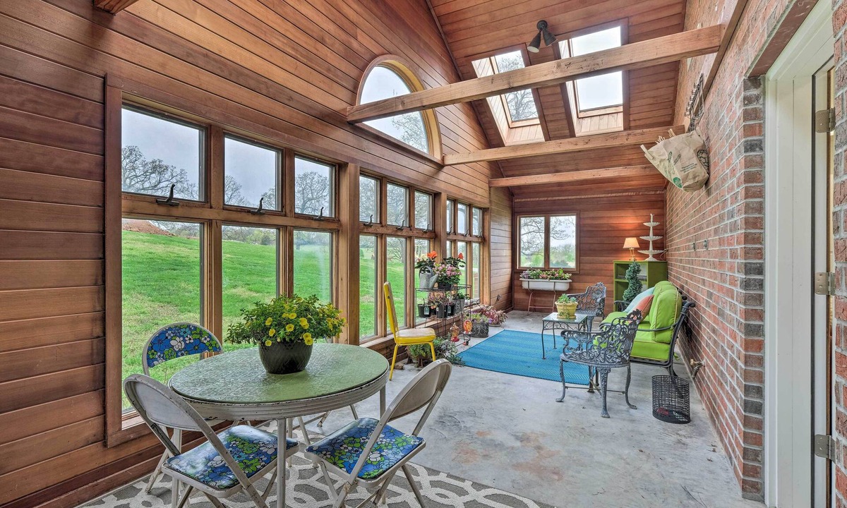 Fayetteville Cottage | Peaceful Fayetteville Getaway - Pets Welcome!