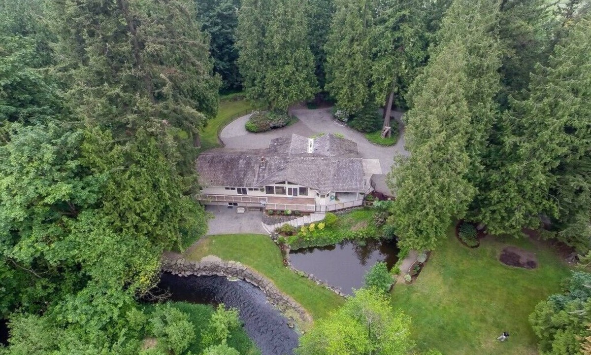 Tacoma House | Peaceful Forest Retreat with Mount Rainier Views