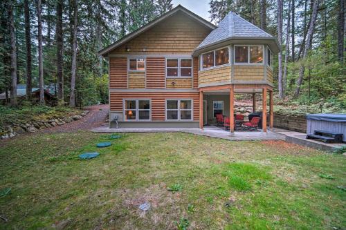 Warnick House | Peaceful Forest Retreat by Mt Baker Slopes!