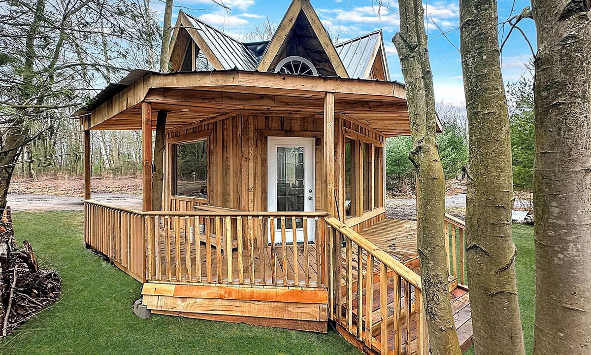Langton Apartment | Peaceful Forest Retreat | Loft Beds, FirePit, Wifi