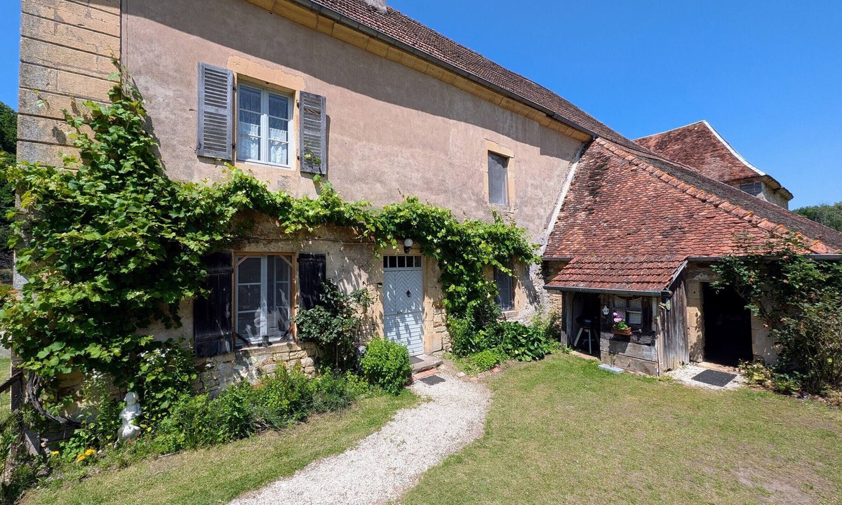 Montigny-les-Cherlieu Cottage | Peaceful Cottage near Forests