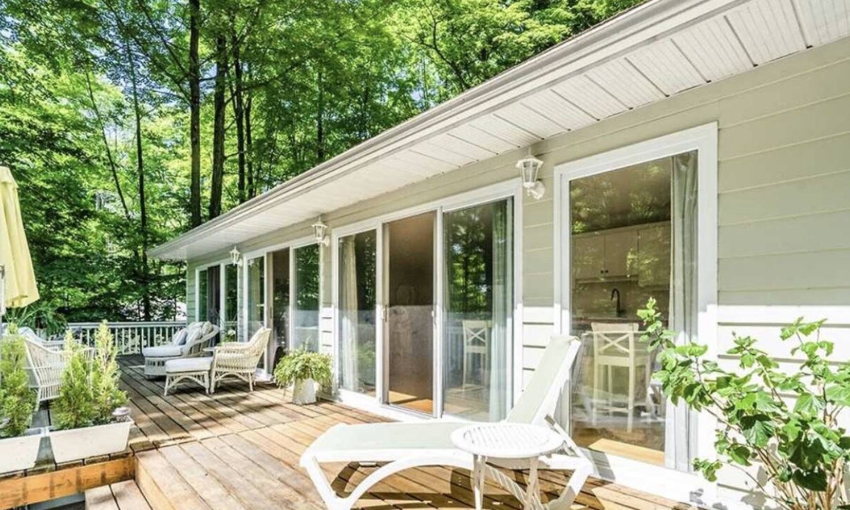 Lafontaine House | Peaceful French Chalet 10 min from Thunder Beach Georgian Bay
