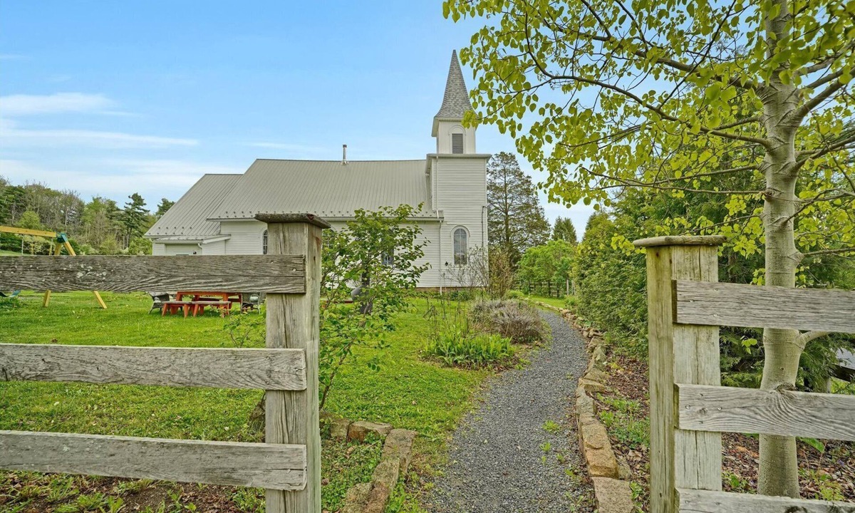 Spring Mills House | Peaceful Fun Church House, Sleep 8+, FreeParking, 19 miles Penn State University