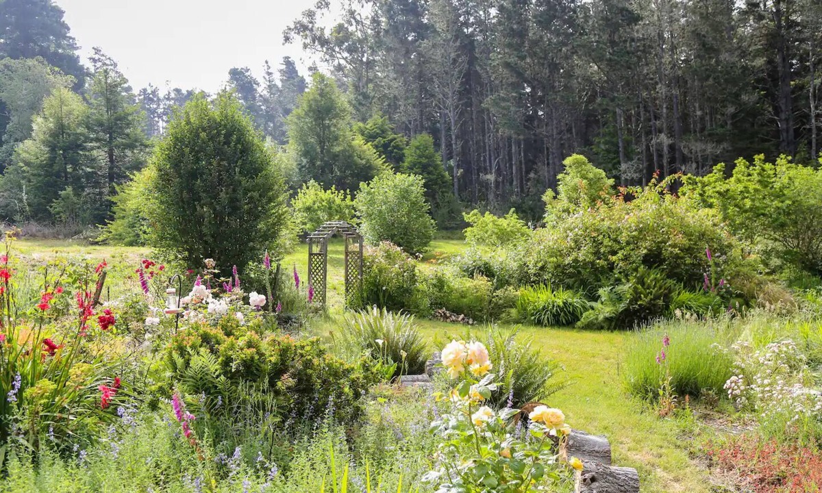 Mendocino Apartment | Peaceful Garden Oasis with Breakfast Provided