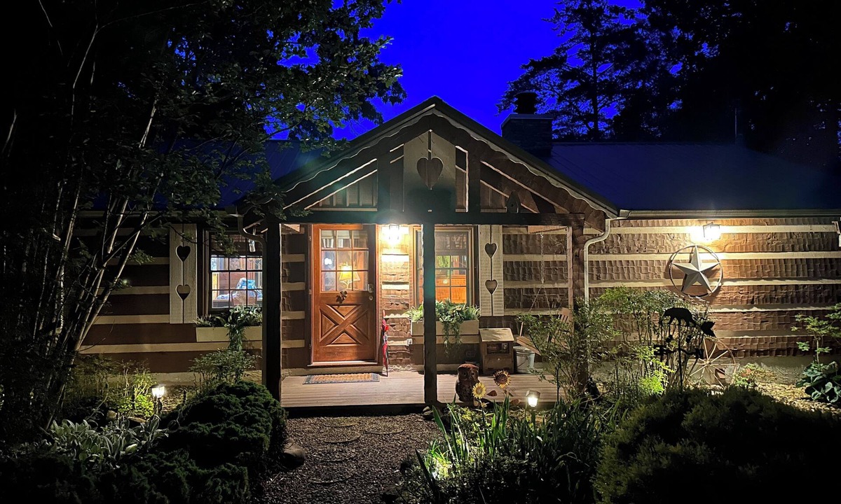 Gatlinburg Cabin | Peaceful Gatlinburg Cabin for Couples & Families