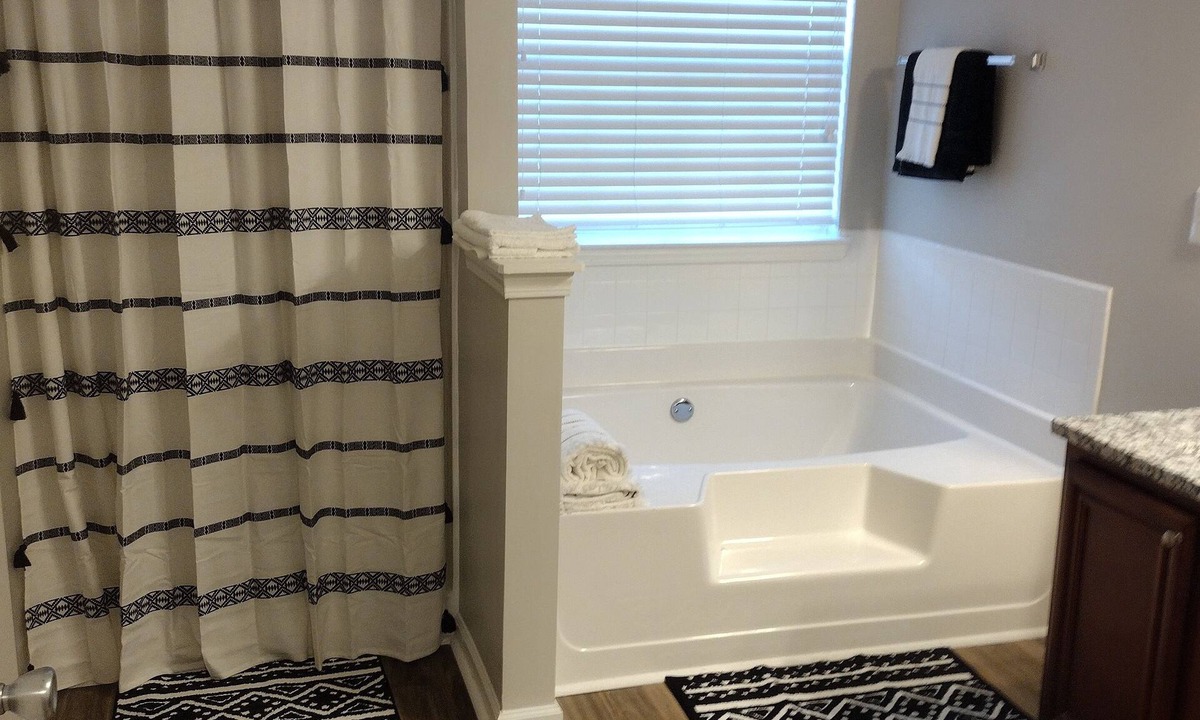 Church Street Villa | Peaceful Get- Away with Fire Place & Fire Pit