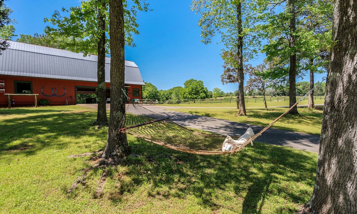 Athens House | Peaceful Getaway for Life's Simple Pleasures