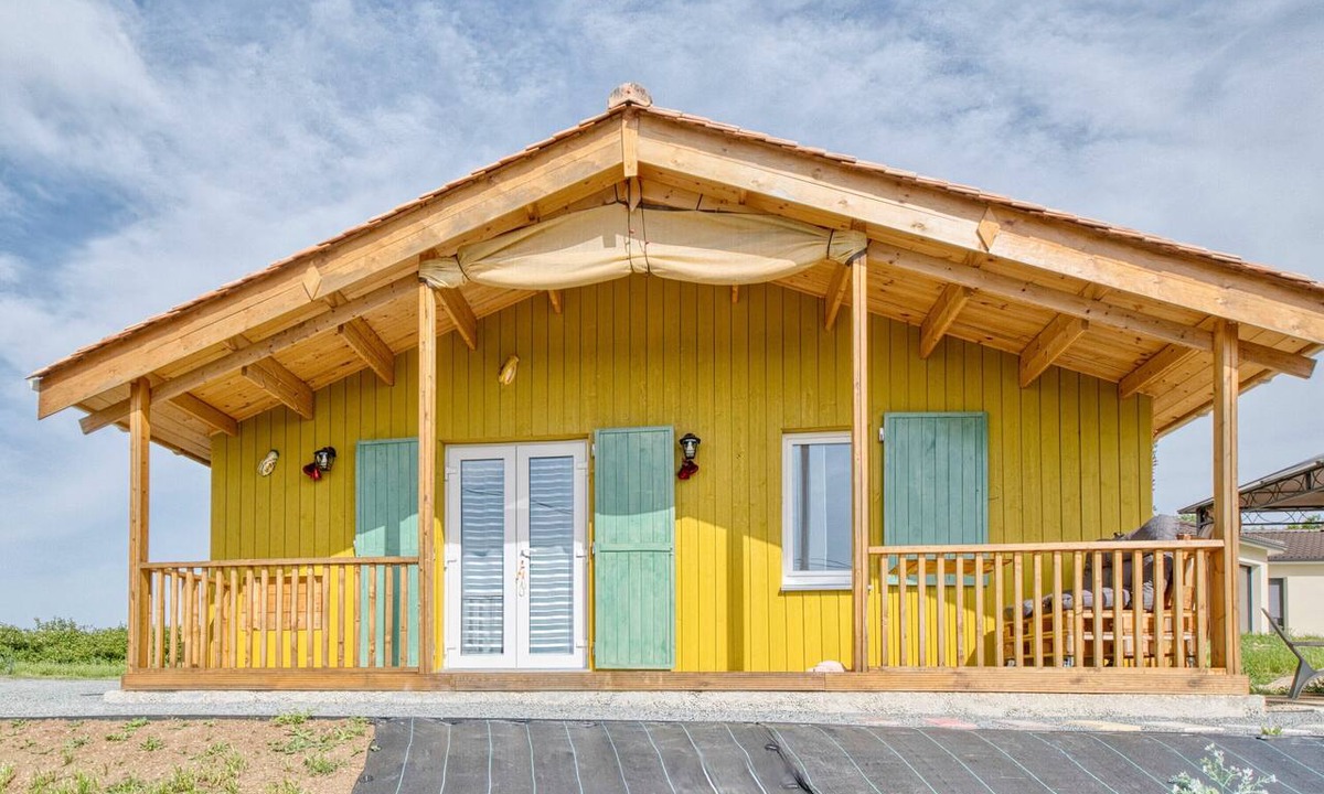 Thenac House | Peaceful Getaway in Dordogne – Chalet for 4 People