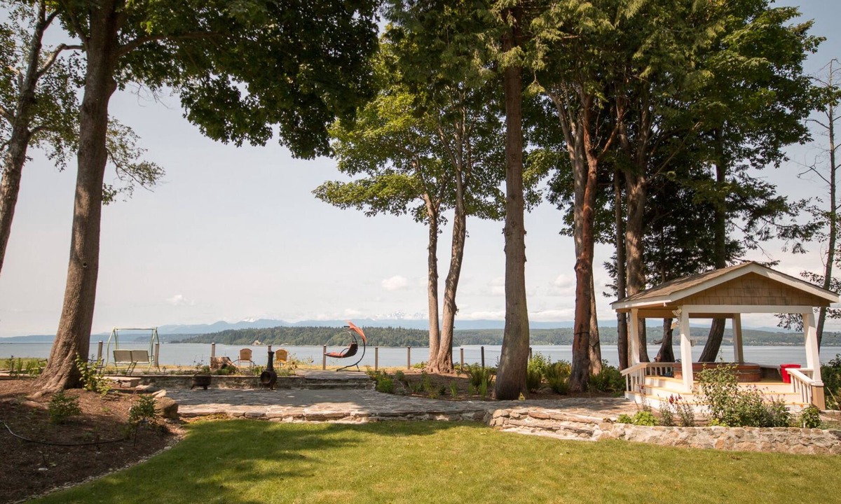 Hansville Cottage | Peaceful getaway on the waterfront
