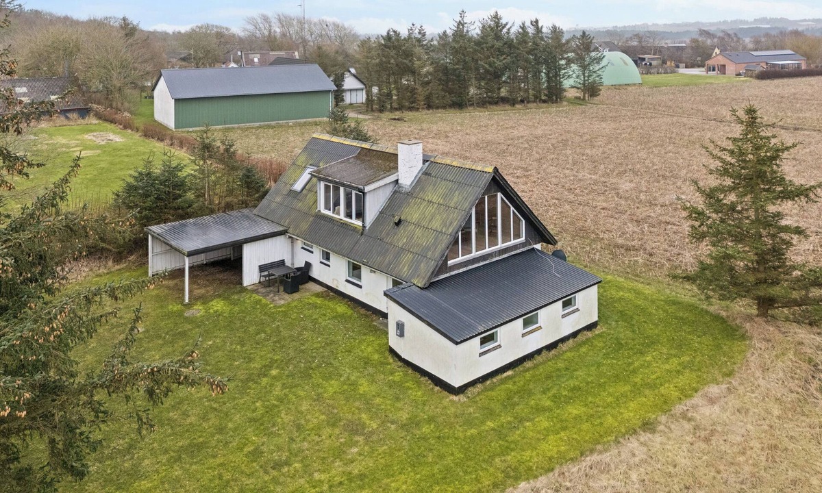 Frostrup House | Peaceful holiday home with views of the dunes