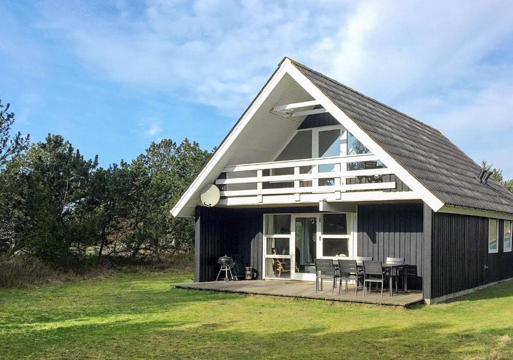 Blavand Strand House | Peaceful Holiday Home in Bl vand near Sea