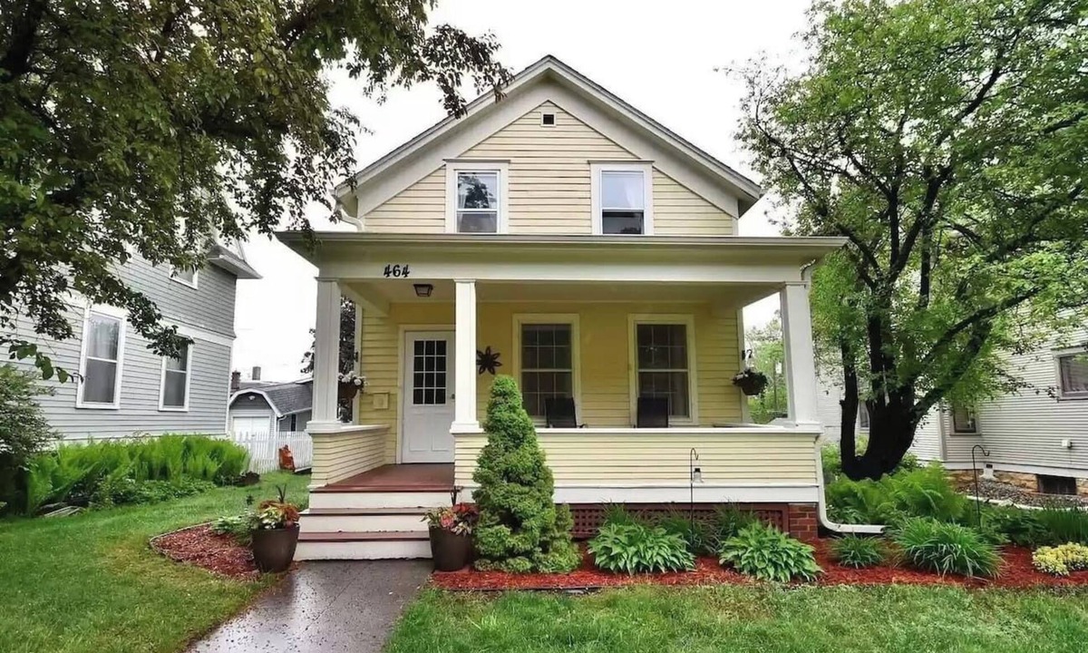 Red Wing House | Peaceful Home Downtown + Coffee Bar + Pet Friendly + Interactive Mural