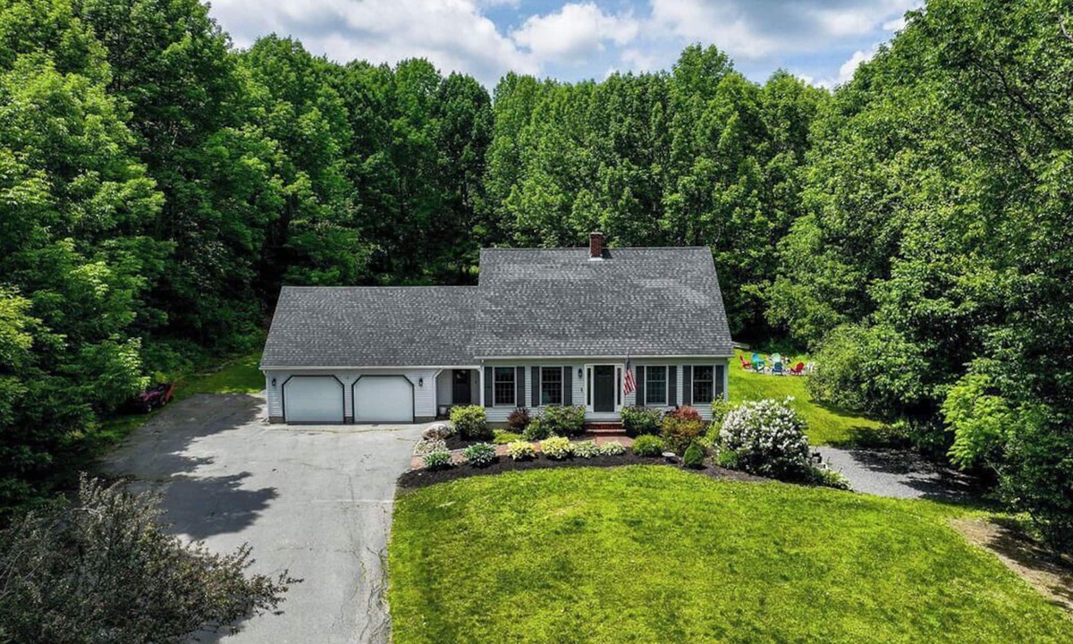Sidney House | Peaceful Home in Central Maine