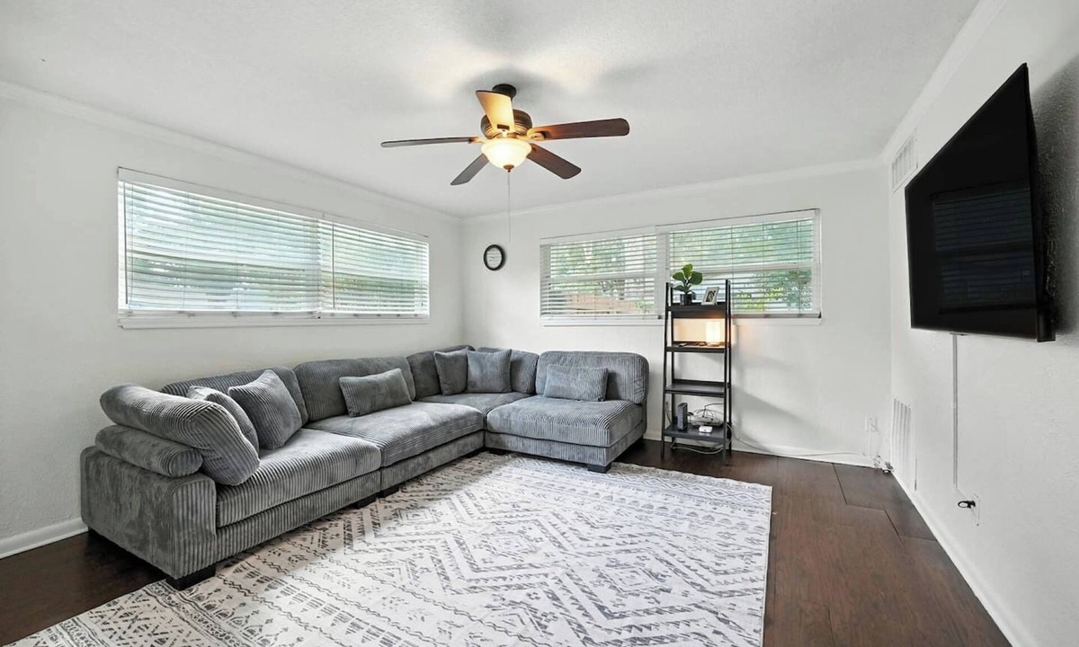 Baldwin House | Peaceful Home w/Wifi, Parking & Backyard