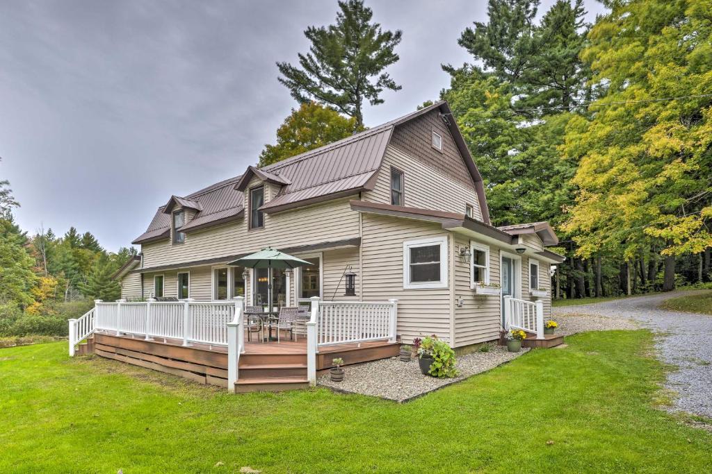 Glenfield House | Peaceful Home with 11 Acres, Creek and Fire Pit!