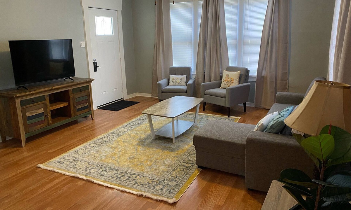 Highland Park House | Peaceful home with an amazing yard near downtown San Antonio. Pet Friendly!