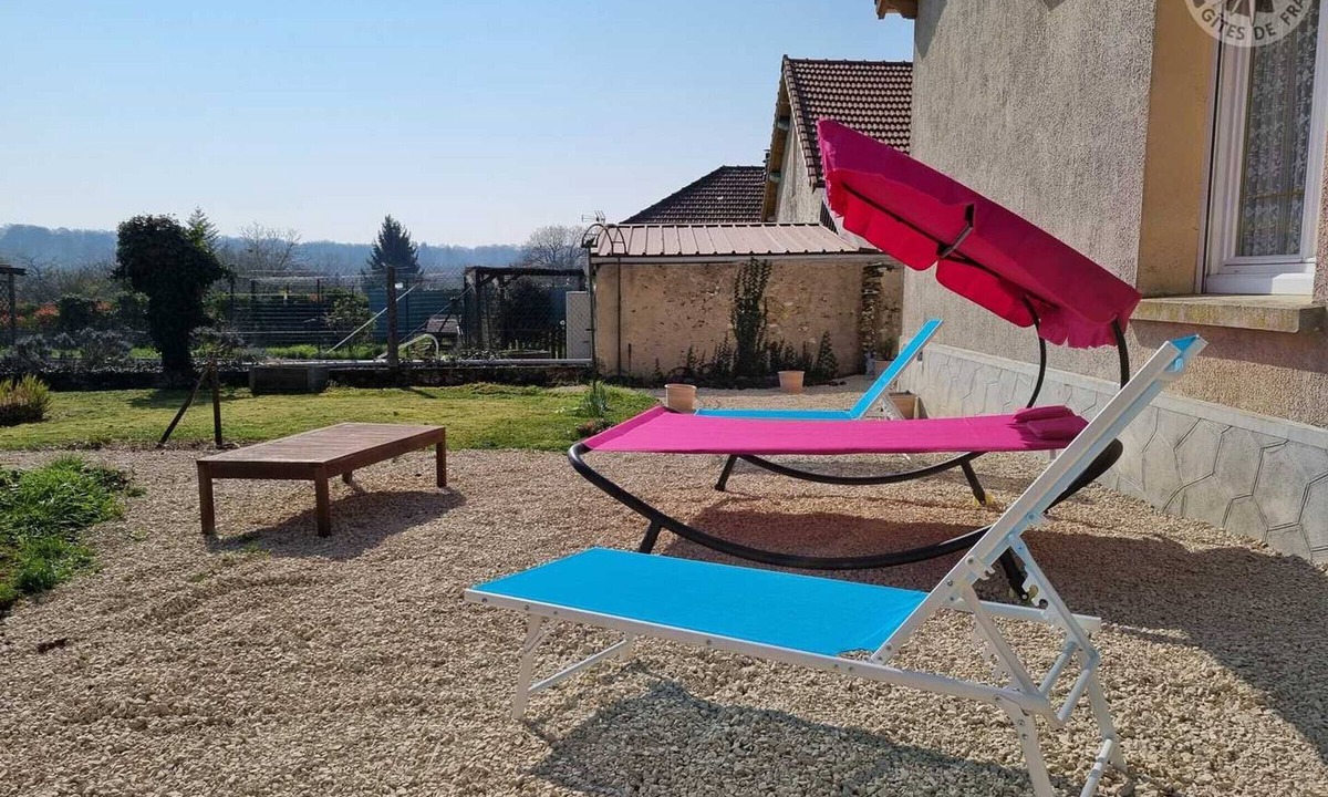 Viels-Maisons Cottage | Peaceful house with garden, pets welcome, private parking