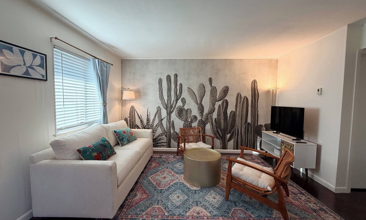 Hyde Park Condo | Peaceful Hyde Park Condo Near UT/Moody with Free Parking, Fast WiFi, King Bed