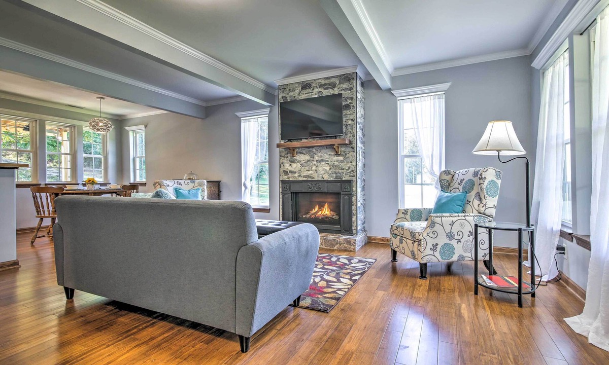 Bendena Cottage | Peaceful Kansas Cottage w/Wraparound Deck!