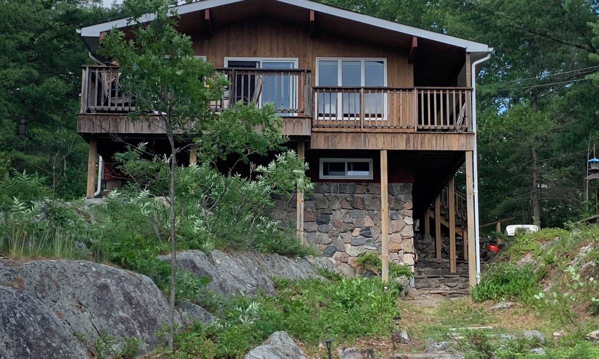 North Kawartha Cottage | Peaceful Kawartha Lakes Cottage | Canoe, SUP & Stunning Sunsets