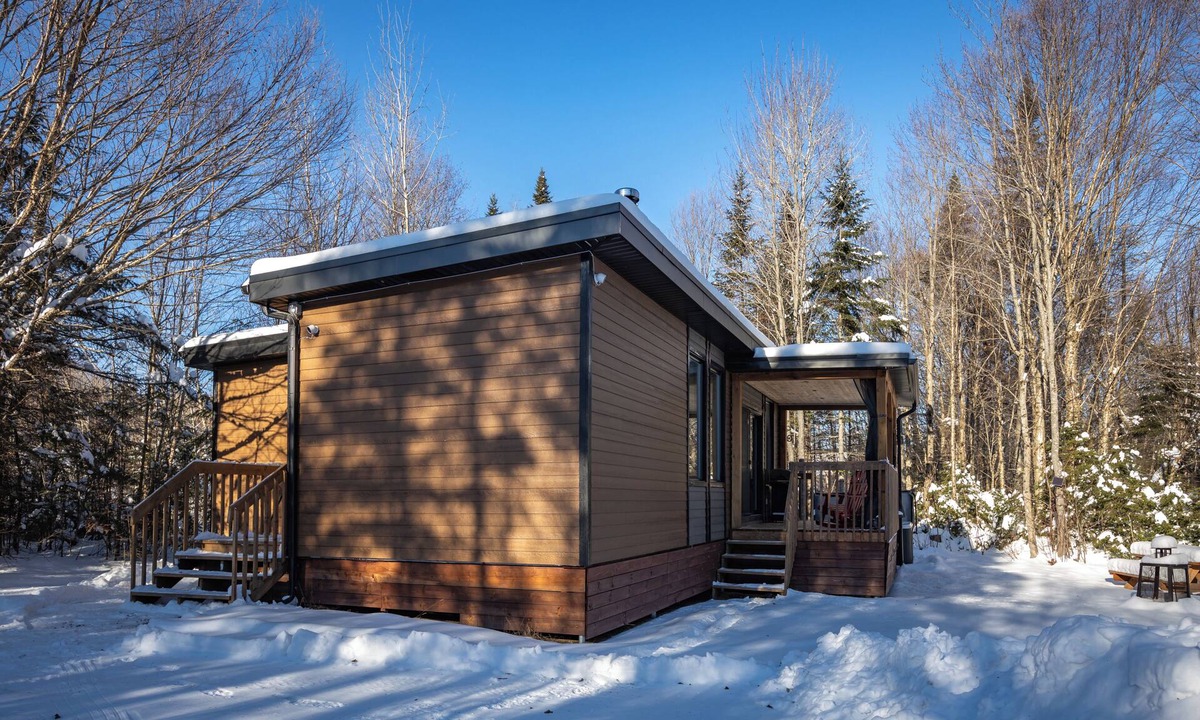 Riviere-a-Pierre Ski Chalet | Peaceful lakeside cottage
