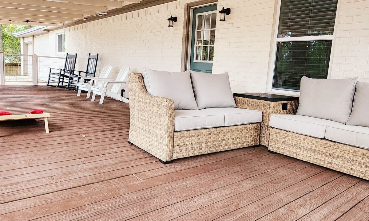 Montgomery House | Peaceful Lake Conroe Getaway Firepit Games Family-Friendly Retreat