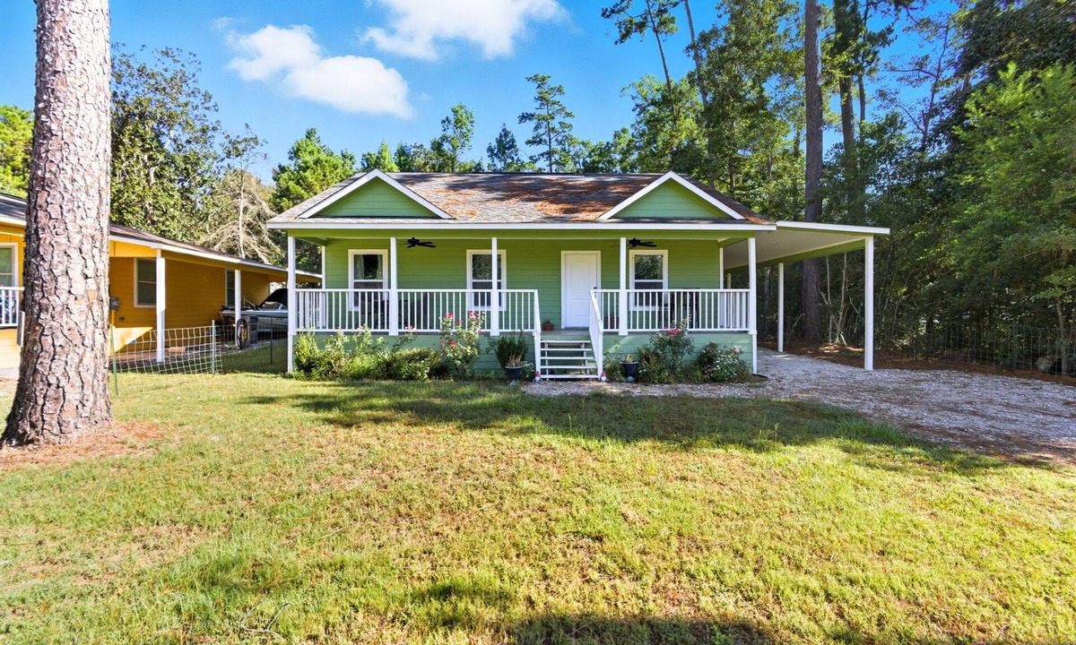Hillister House | Peaceful Lake Escape, 2023 Construction, Walk to the Water, Front Porch Views