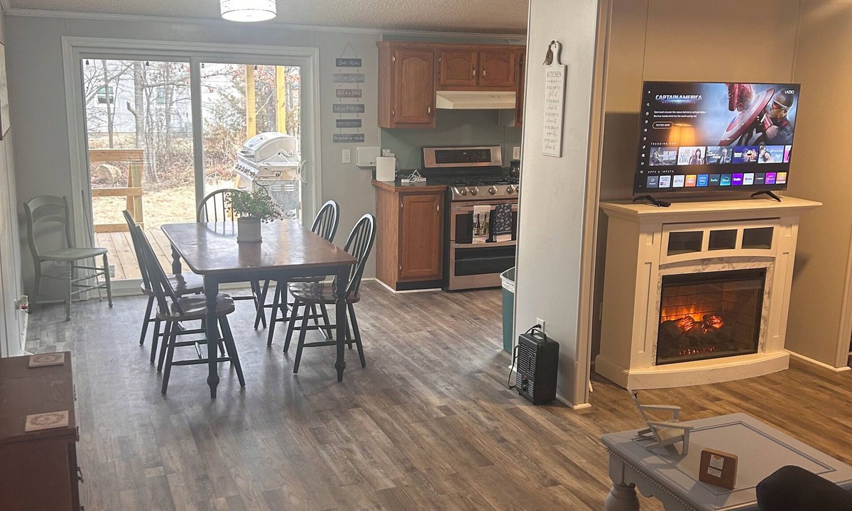 Vian House | Peaceful Lake Home on Tenkiller Lake – Quiet & Relaxing