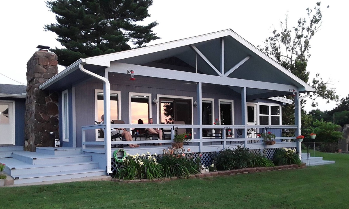 Grove House | Peaceful lake home with beautiful sunset views