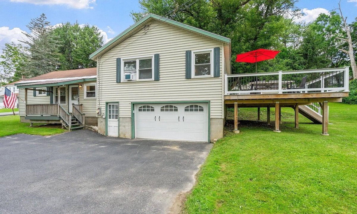 Gloversville House | Peaceful Lake View Getaway,